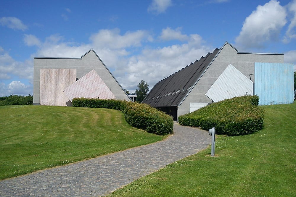 Skjoldhøjkollegiet med udsmykning af Kasper Heiberg