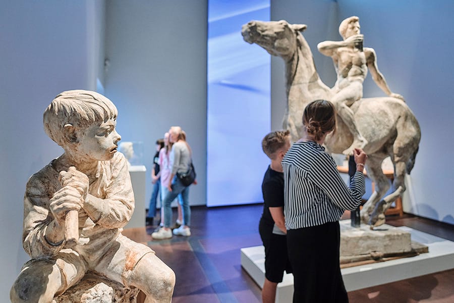 Udstillingen At forme Liv om Anne Marie Carl-Nielsen på museet TID i Odense
